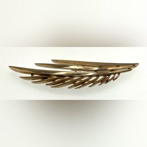 Vintage Signed Trifari Gold Tone Leaf Design Brooch Pin